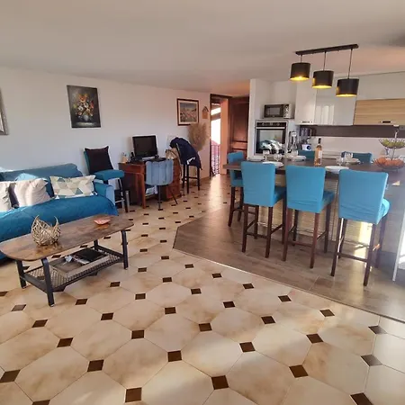 Apartment Face A La